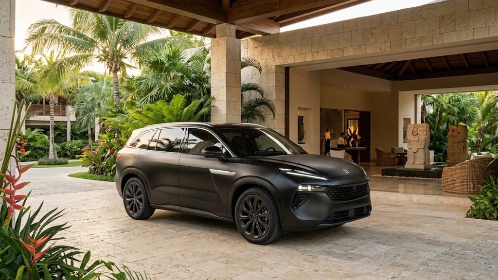 Luxury SUV for private transfers from Cancun Airport